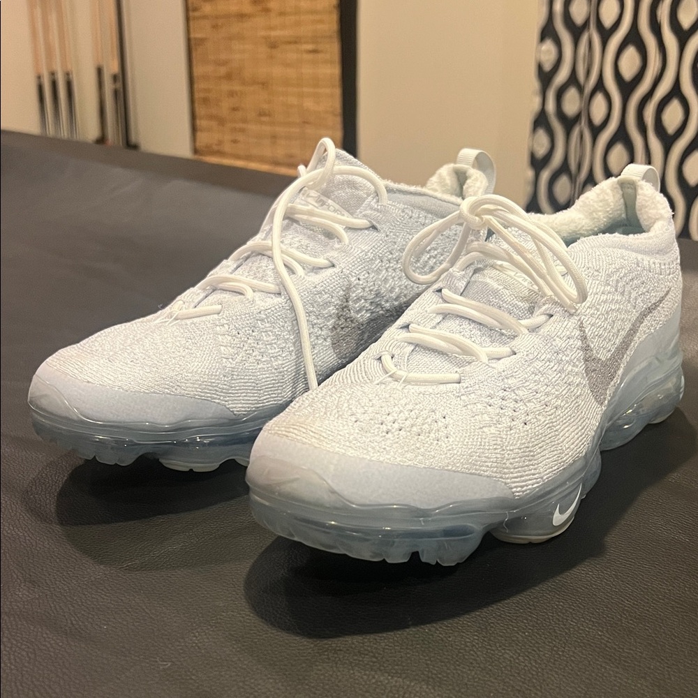 Men’s Nike light grey Flyknit VaporMax Shoes